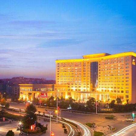The Grand Plaza Hotel Ji'an  Exteriör bild