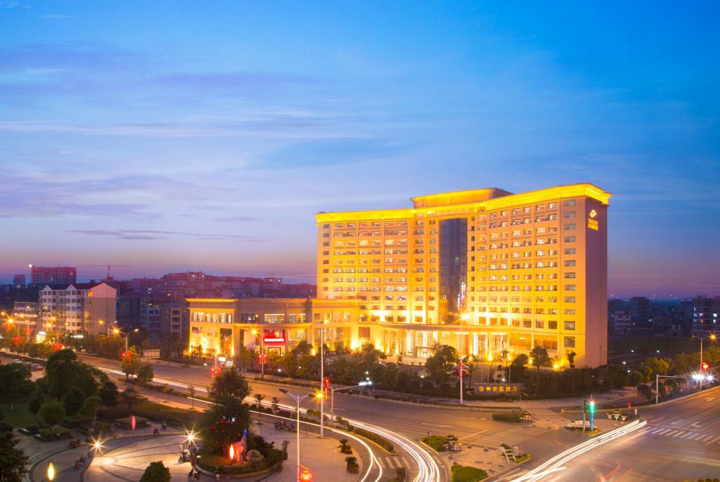 The Grand Plaza Hotel Ji'an  Exteriör bild